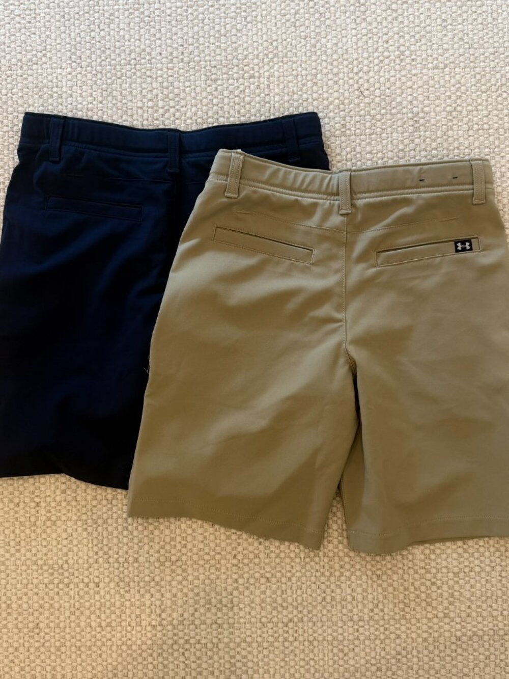 Under Armour Matchplay Golf Shorts Navy and Khaki Boys YMD Medium, Set of 2